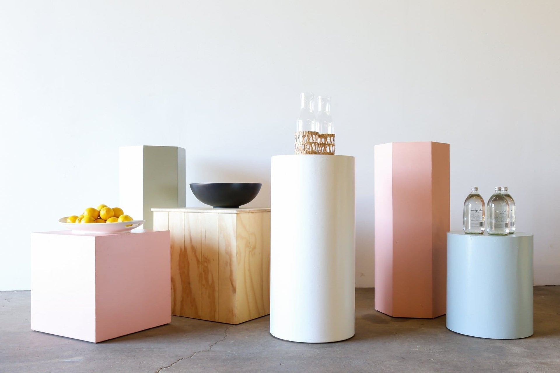 BK Plinth - ROUND WHITE 800mm H