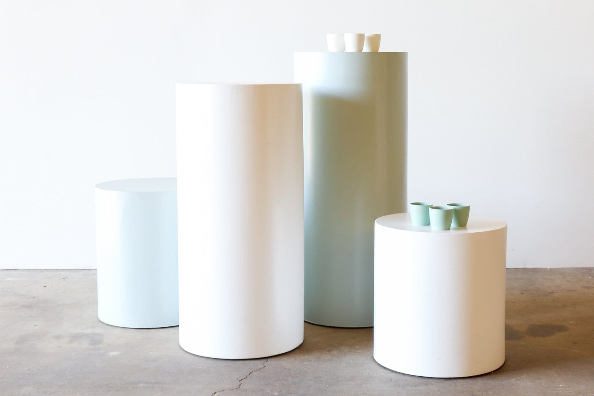 BK Plinth - ROUND WHITE 800mm H