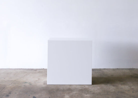 AM Plinth - LARGE - RECTANGLE 900mm H - WHITE