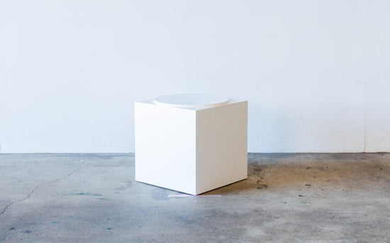 BK Plinth - DISC CUBE WHITE
