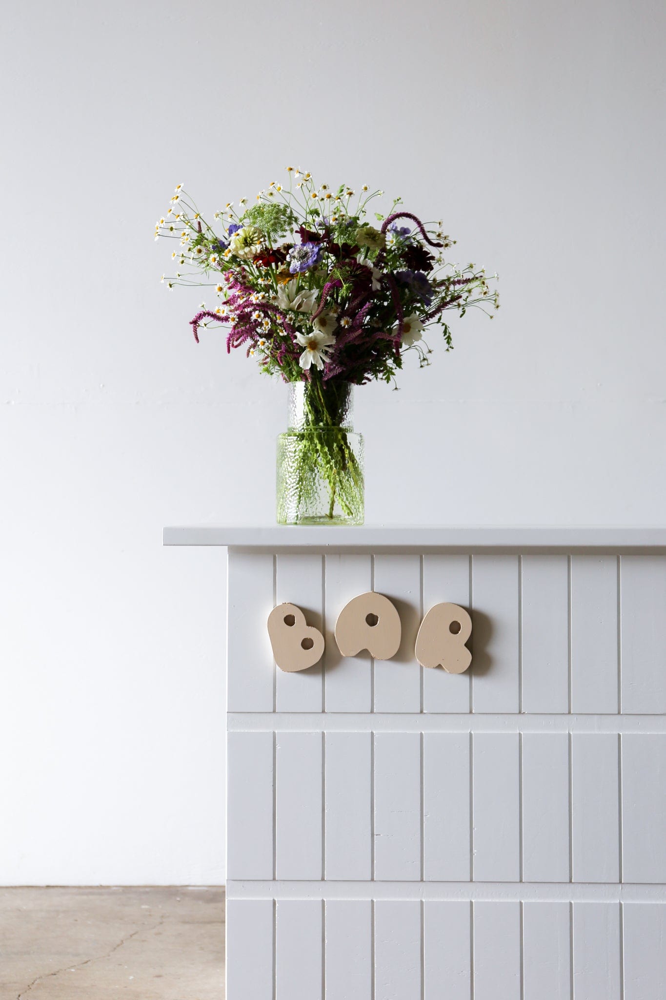 CLASSIC BLOCK BAR - WHITE (FLAT PACK)