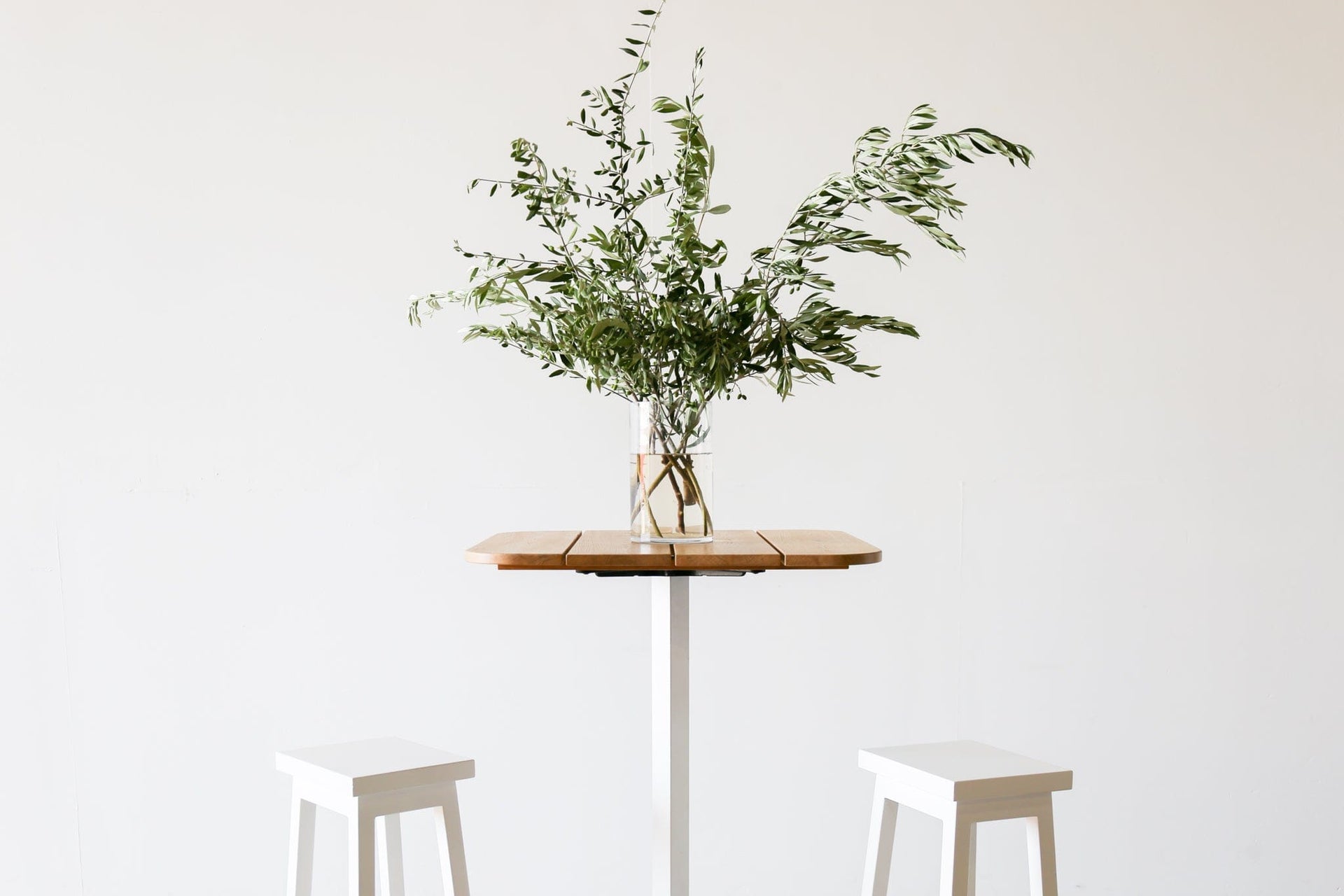 WITH A TWIST Bar Table