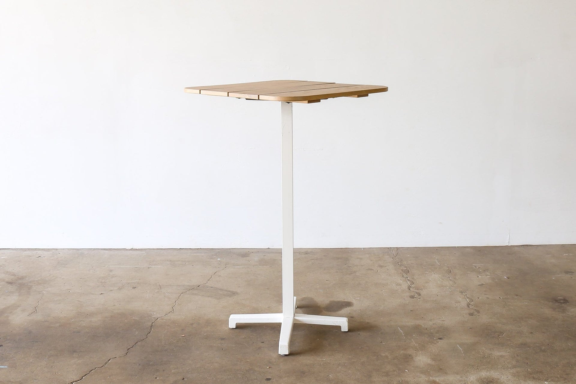 WITH A TWIST Bar Table